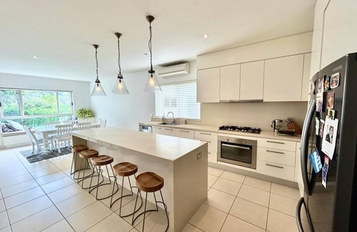 Northwood Maison | Holiday in this beautiful harbourside retreat, close to everything you need.