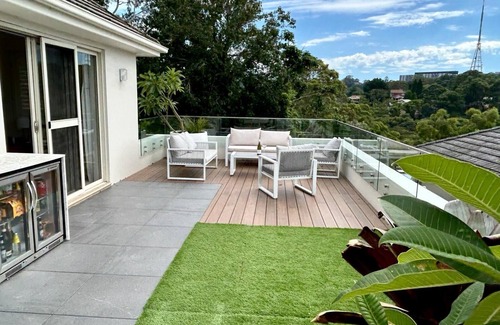 Northwood Maison | Holiday in this beautiful harbourside retreat, close to everything you need.
