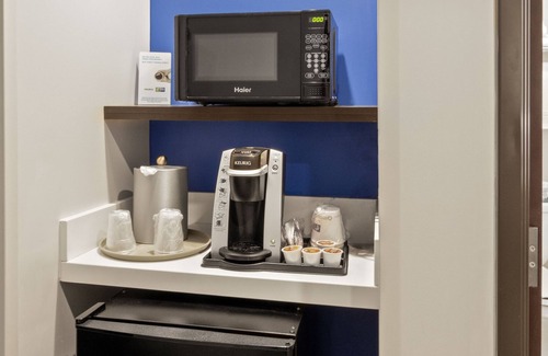 Newton Hôtel | Holiday Inn Express and Suites Newton by IHG
