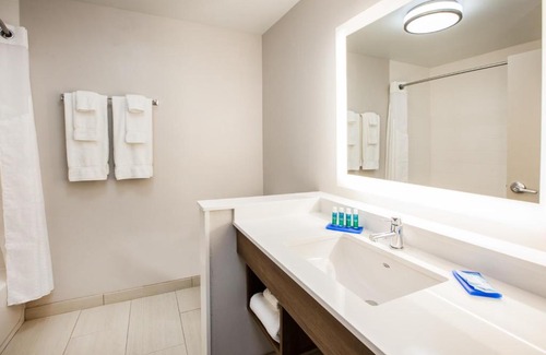 Hudson Hôtel | Holiday Inn Express Hotel & Suites Boston - Marlboro by IHG