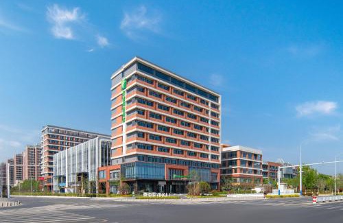 West Coast Hôtel | Holiday Inn Express Qingdao City Balcony by IHG