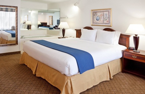 Alliance Hôtel | Holiday Inn Express & Suites Alliance by IHG