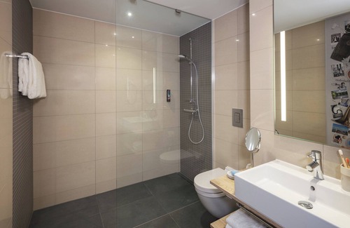 Am Riesenfeld Hôtel | Holiday Inn - the niu, Brass Munich Olympiapark by IHG