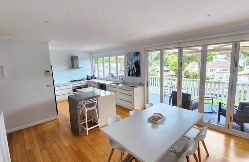 Newport Maison | Holiday on the Waterfront in Pittwater -Beach, Swim, Kayak, Boat, Fish and More!