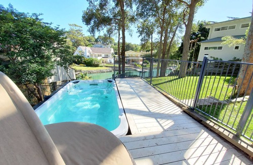 Newport Maison | Holiday on the Waterfront in Pittwater -Beach, Swim, Kayak, Boat, Fish and More!