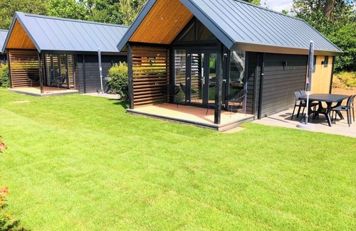 Lathum Chalet De Ski | Holiday Park Near Recreational Lake