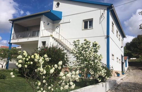 Sapataria Maison | Maison de vacances 'Quinta do Carvalheiro' avec vue sur les montagnes, piscine privée et Wi-Fi.