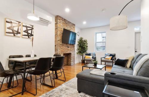 Central Northside Maison | Holiday Special 2 Houses Duplex Rental with 6 bdrms