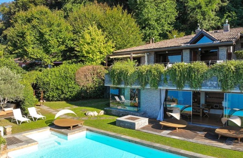 Ispra Villa | vacances vacances grande villa en location italie, quartier des lacs italiens, lac Majeur, au bord du lac, piscine, à pied de la ville, air cond