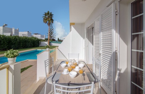 Vale de Carro Villa | Villa de vacances "Villa Sunshine" avec piscine, jardin, terrasse, vue sur les montagnes et Wi-Fi.