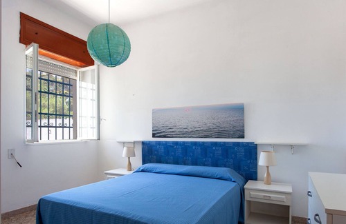 Torre Chianca Chalet De Ski | Holiday villa with large courtyard in front of the beach 3 bedrooms m730
