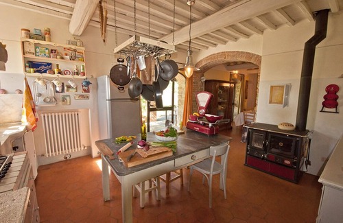 Pergine Valdarno Maison | Holiday Villa with panoramic pool in the hills of Tuscany.