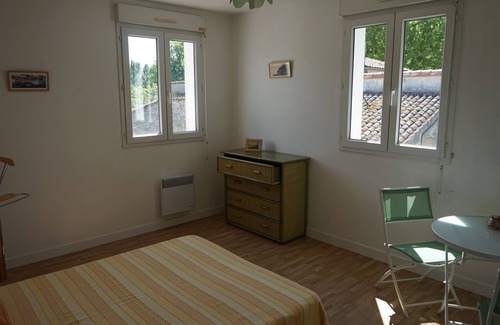 Meursac Maison | VACANCES AU PAYS ROYANNAIS : 3 CH, 6 pers 550/650€ par semaine Gd jardin privé