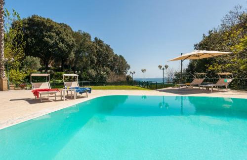 Posillipo Appartement | Holidays Naples Family - Pool in front of Capri