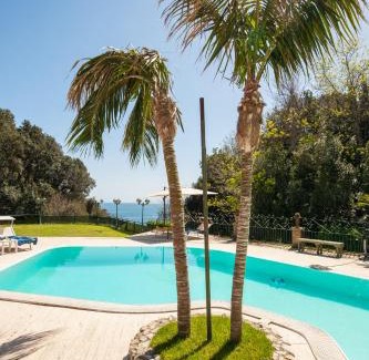 Posillipo Appartement | Holidays Naples Family - Pool in front of Capri