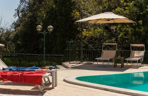 Posillipo Appartement | Holidays Naples Family - Pool in front of Capri