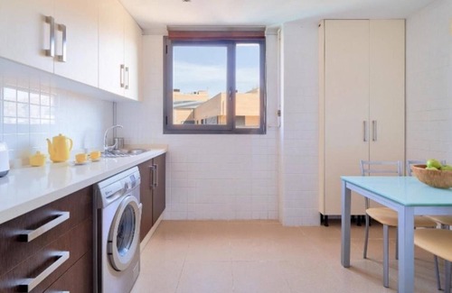 Parque Ayala Appartement | Holidays2Malaga Heroe de Sostoa with pool view