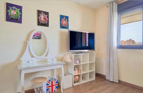Parque Ayala Appartement | Holidays2Malaga Heroe de Sostoa con piscina junto Estacion AVE y playa