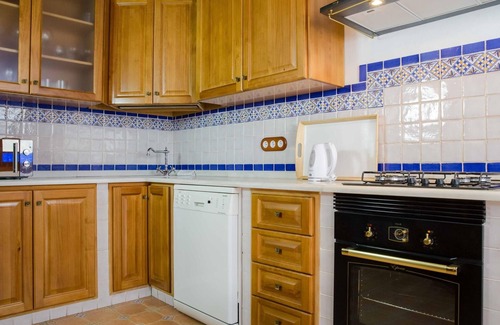 Ensanche Centro Appartement | Spacieux appartement avec balcon et plafonds en bois à côté du port de Malaga