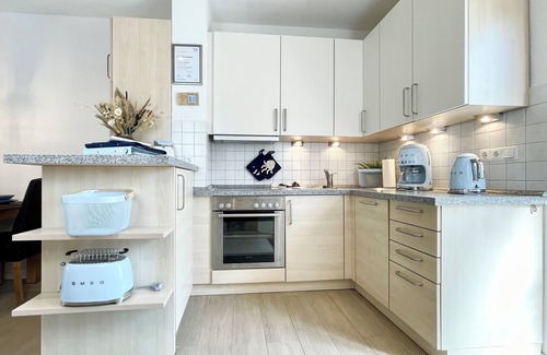 Alt Reddevitz Appartement | Holla die Boddenfee @Höfthus 68sqm own entrance thatched roof terrace sea view