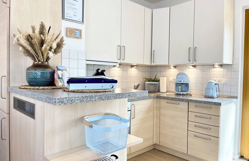Alt Reddevitz Appartement | Holla die Boddenfee @Höfthus 68sqm own entrance thatched roof terrace sea view