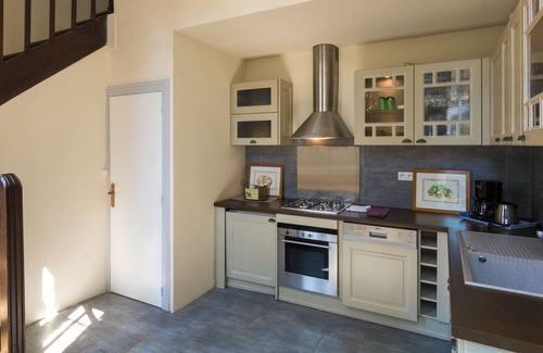 Chalais Appartement | Holliday home in a beautiful Chateau with Pool and restaurant.