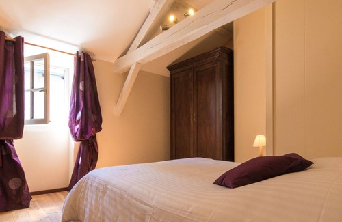 Chalais Appartement | Holliday home in a beautiful Chateau with Pool and restaurant.