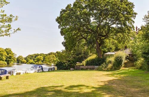 Bramerton Maison | Holly Lodge