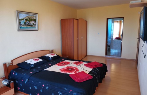 Balchik Maison | HOLLY - Quiet guest house with seaview and a pool