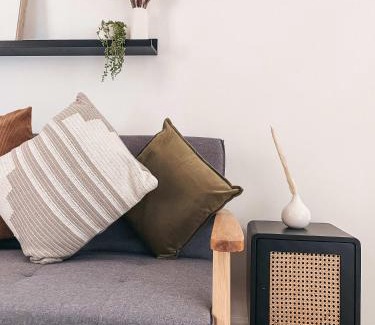 Rogerstone Appartement | Hollybush Apartment, by Solace Stays