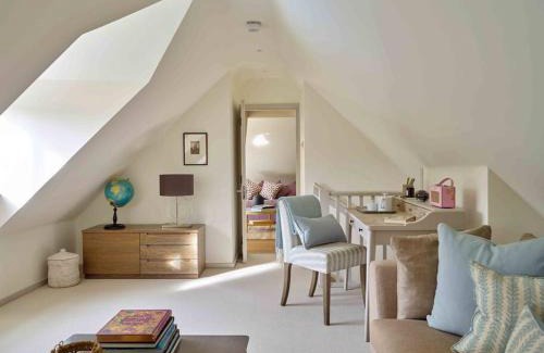 Turville Maison | Hollyhock Lodge