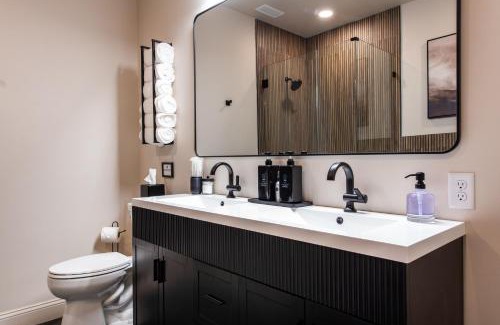 Newark Appartement | Hollyhock Suite 501: 4 bed/2 bath with soaking tub