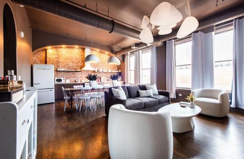 Newark Appartement | Hollyhock Suite 501: 4 bed/2 bath with soaking tub