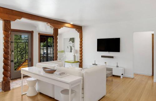 Studio City Maison | Hollywood Hills Walk to Universal City Views
