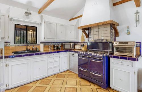 Studio City Maison | Hollywood Hills Walk to Universal City Views