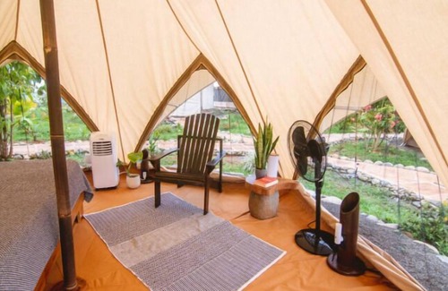 Dominical Location De VR | Holos Retreat Center: The Entire Ridge Basecamp