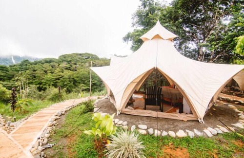 Dominical Location De VR | Holos Retreat Center: The Entire Ridge Basecamp