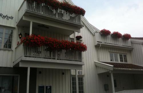 Grimstad Maison | Holsthuset Losji