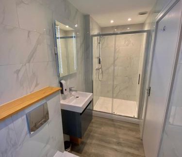 Enfield Hôtel | Holtwhites Hotel