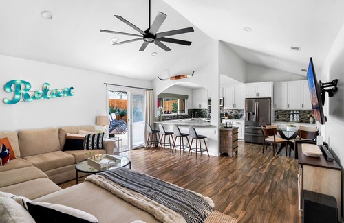 East Congress Maison | HOLY DUCK! Free Heated Pool ~Outdoor TV's~ Firepit