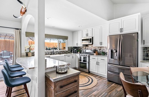 East Congress Maison | HOLY DUCK! Free Heated Pool ~Outdoor TV's~ Firepit