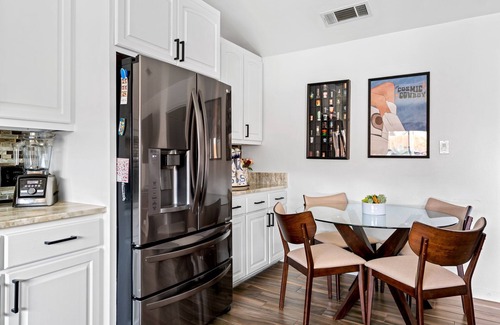 East Congress Maison | HOLY DUCK! Free Heated Pool ~Outdoor TV's~ Firepit