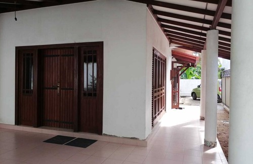 Gonawala Maison | Home 4 BR Spacious suites with AC and WiFi in charming Biyagama