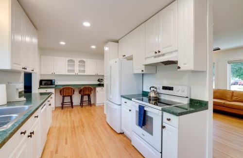 Golden Valley Maison | Home 8 Mi to Dtwn Minneapolis! Pet-Friendly Yard