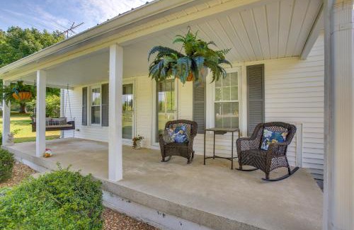 Cross Plains Maison | Home 9 Mi to Dtwn Springfield with Porch and Yard!