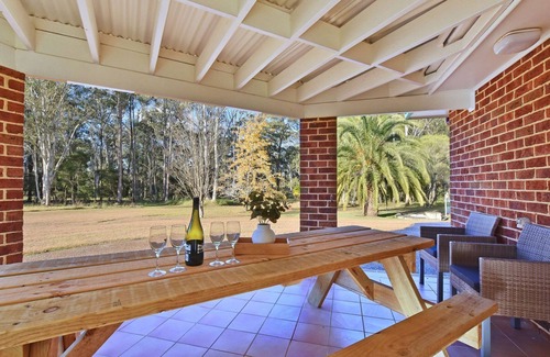 Lovedale Maison | Home Among the Gum Trees - Lovedale. Central to wineries and wedding venues
