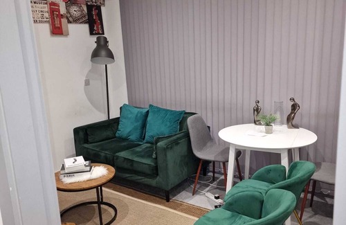 Brierley Hill Appartement | Home Away From Home
