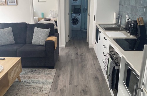 Raumati South Maison | Home away from home.