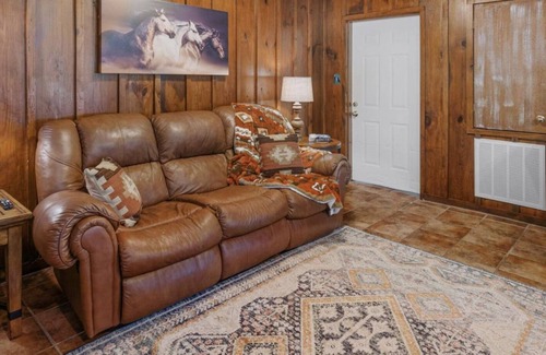 Eastabuchie Lit Et Petit-Déjeuner | Home away from home 4 beds, 1 king, 2 queen, set of bunk beds and sofa bed.