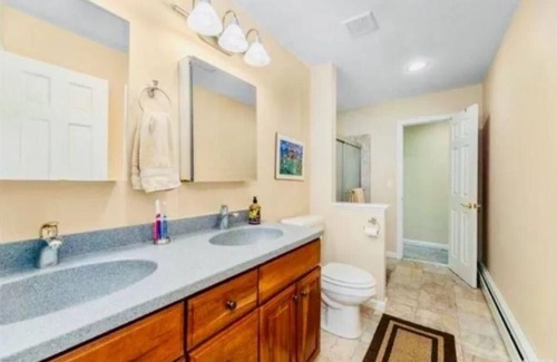 Dix Hills Maison | Home away from Home!! 5 minutes away from the restaurants and shopping plazas.